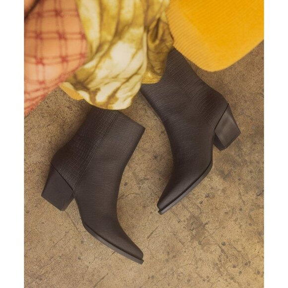 OASIS SOCIETY Miley - Alligator Print Booties - Picture 11 of 16